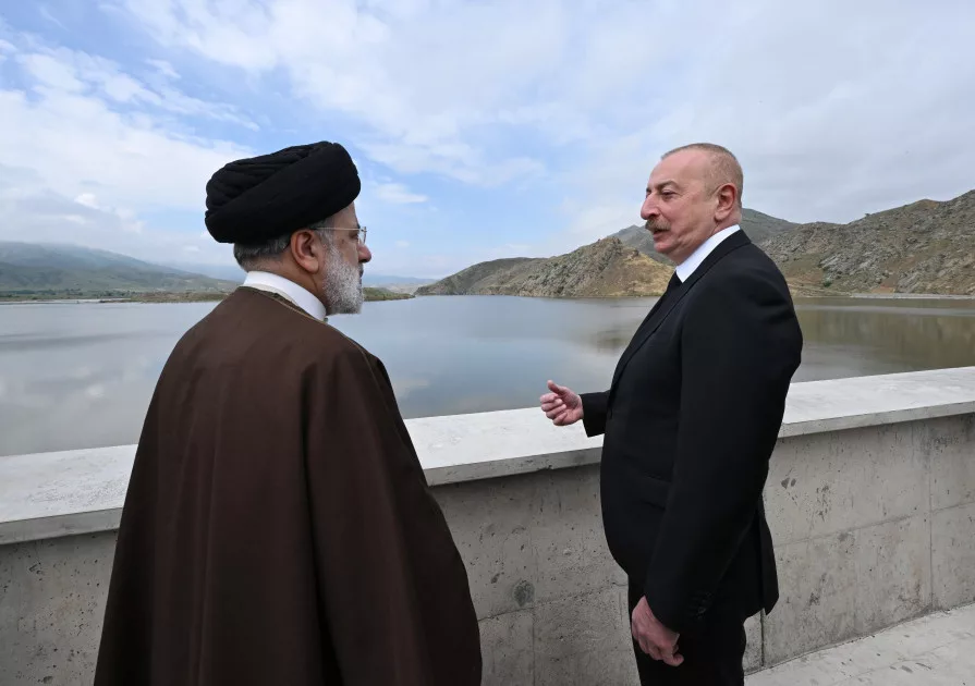 İlham Əliyev sərhəddə İran Prezidenti ilə görüşdü