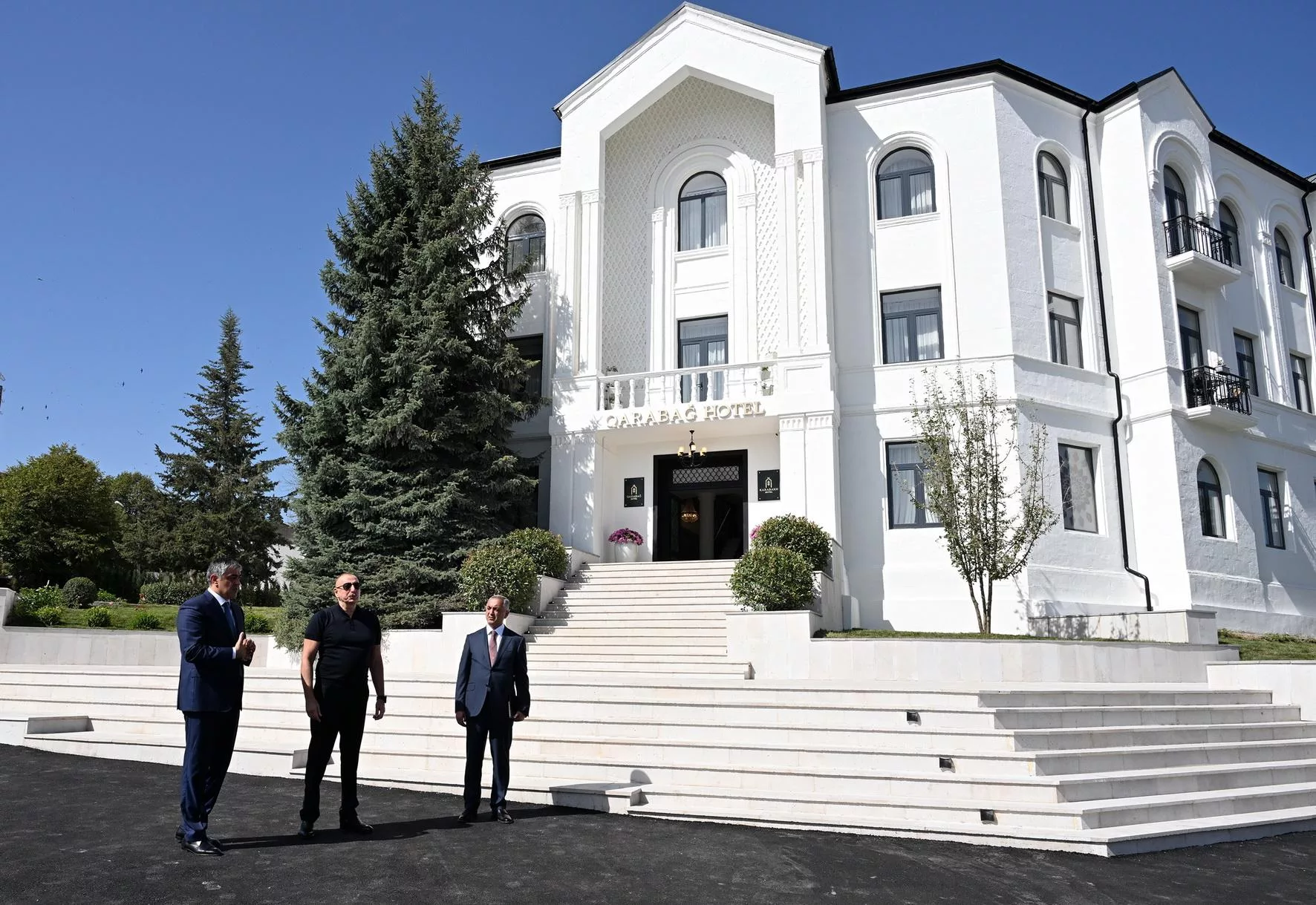 İlham Əliyev “Qarabağ” və “Palace” hotellərinin açılışında – Fotolar