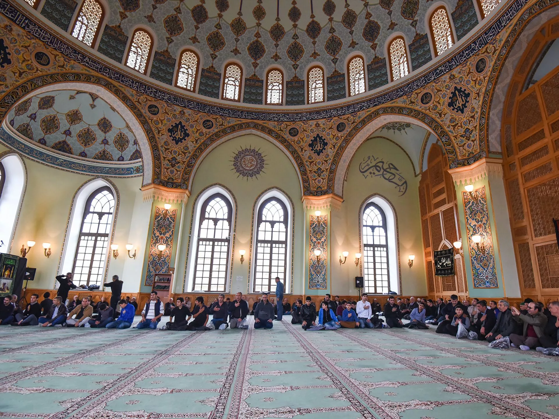 DİN və Dövlət Komitəsindən cağırış: Uşaqları təziyə məclislərinə aparmayın